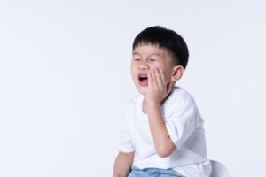 Bú bình trong thời gian dài có thể làm răng của trẻ bị sâu