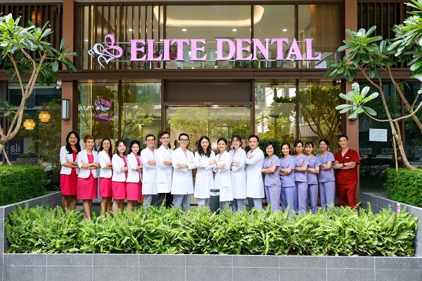Đội ngũ bác sĩ tại Elite Dental được đào tạo chuyên sâu, giàu kinh nghiệm