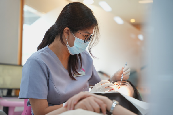 Lấy vôi răng tại nha khoa Elite Dental