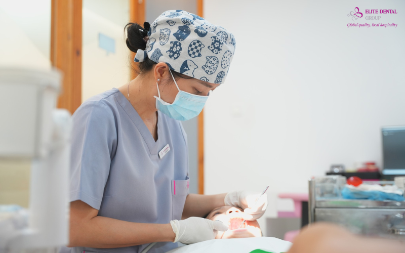 Thăm khám chỉnh nha chuyên sâu tại Elite giúp phát hiện sớm và can thiệp nhẹ nhàng các vấn đề về răng