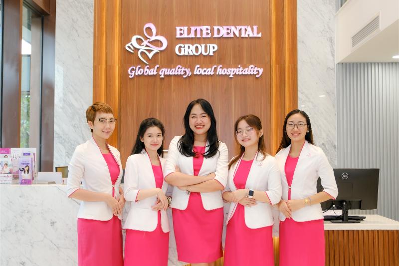 Đội ngũ nhân viên chăm sóc khách hàng tại Elite