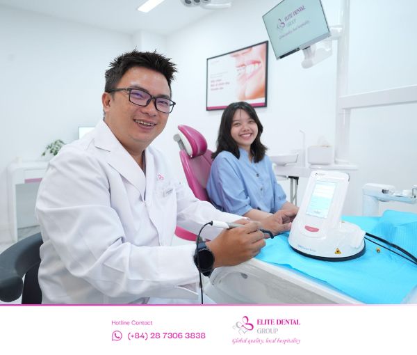 Mắc cài sứ tự buộc có những ưu-khuyết điểm riêng, bạn nên đến bác sĩ kiểm tra để được tư vấn cụ thể về theo tình trạng răng của mình