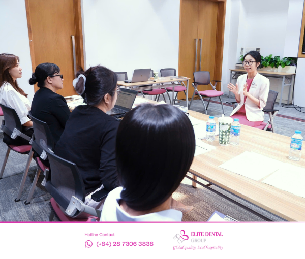 Đánh giá năng lực định kỳ đảm bảo toàn bộ đội ngũ, từ khối lâm sàng đến khối hỗ trợ, đều đạt được ngưỡng năng lực tiêu chuẩn.