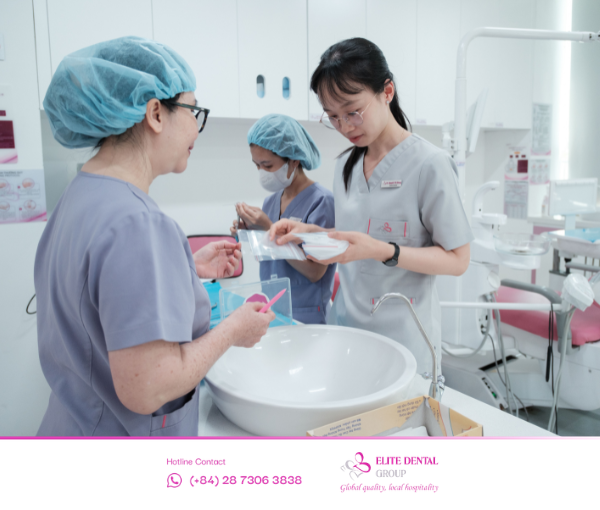 Đội ngũ phụ tá Elite Dental tham gia phần thi lý thuyết trong kỳ rà soát đánh giá năng lực định kỳ