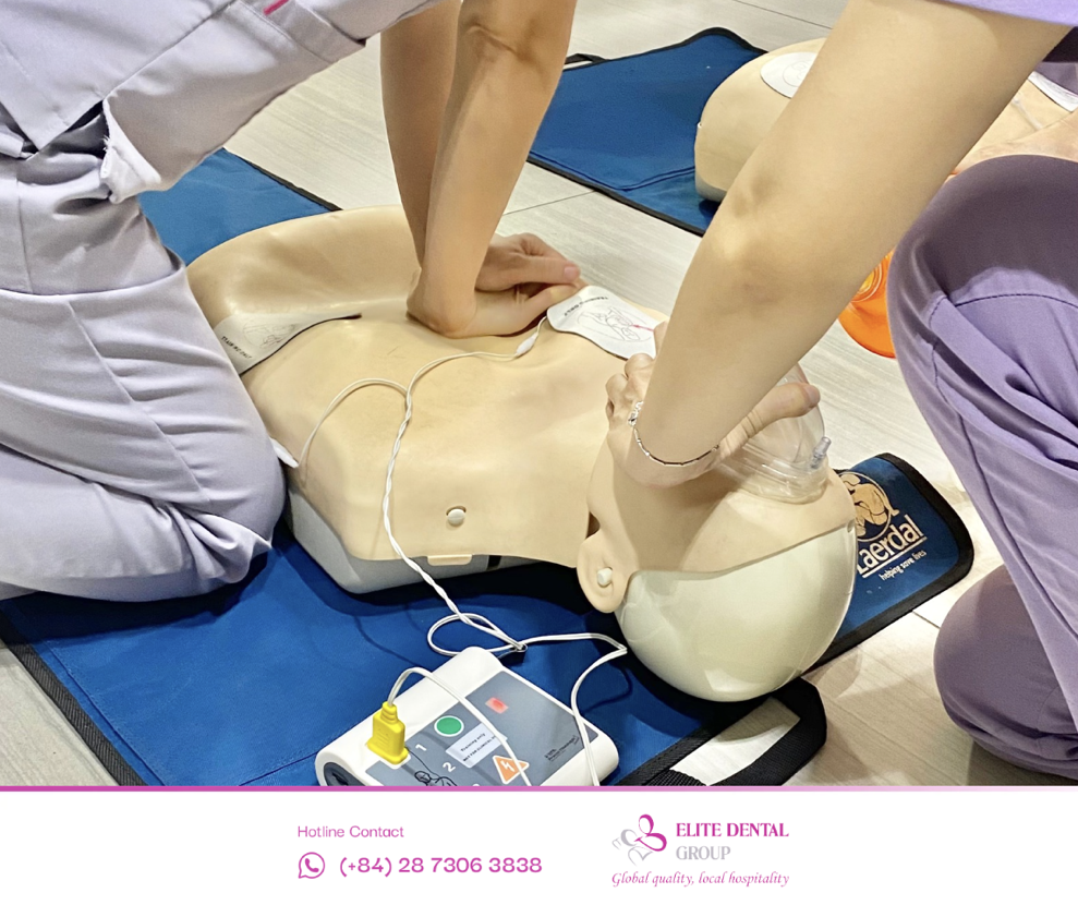 Mỗi nhân viên tại mọi điểm chạm với khách hàng tại phòng khám đều được trang bị năng lực ứng phó cấp cứu, sẵn sàng xử trí cho các tình huống ngoài dự kiến trong quá trình điều trị.